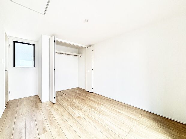 【洋室】ナチュラルなフローリングはどんなインテリアにもマッチ。