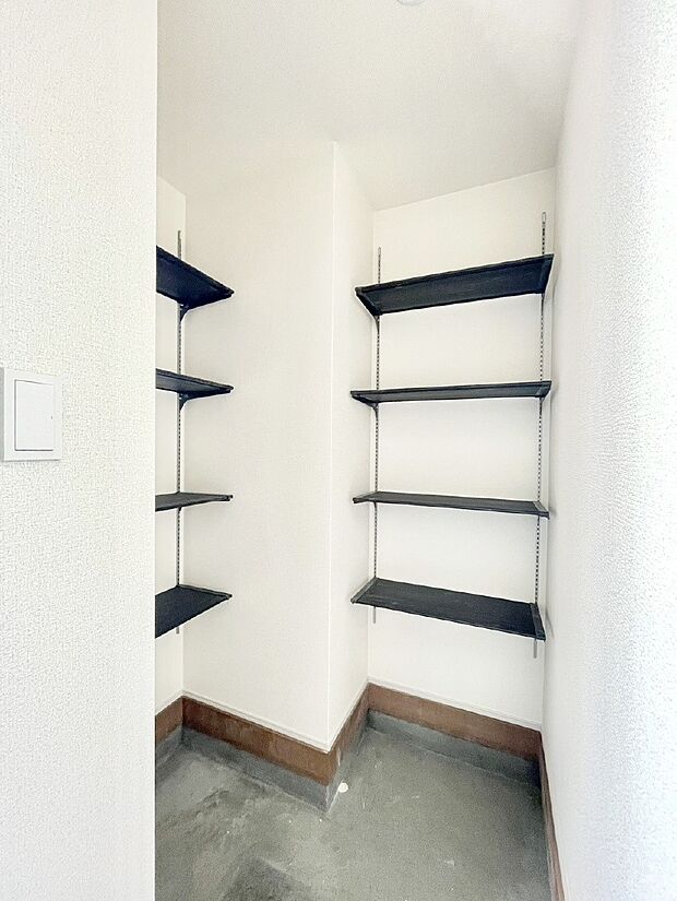 【収納】シューズインクローク付き！雨具やベビーカーも置けます。