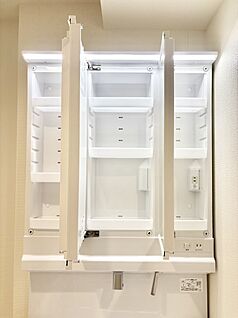 三面鏡裏収納