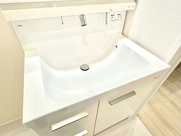 【ハンドシャワー水栓】ハンドシャワー付き!使いやすい洗面台。