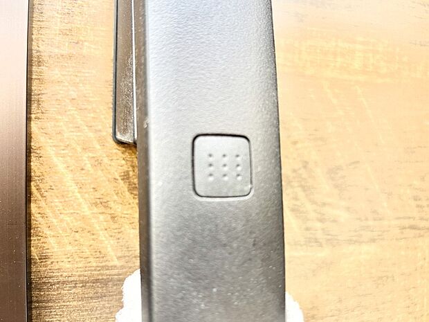 【その他現地】ボタンを押してかざすだけ！玄関ドアは電子キー仕様です。