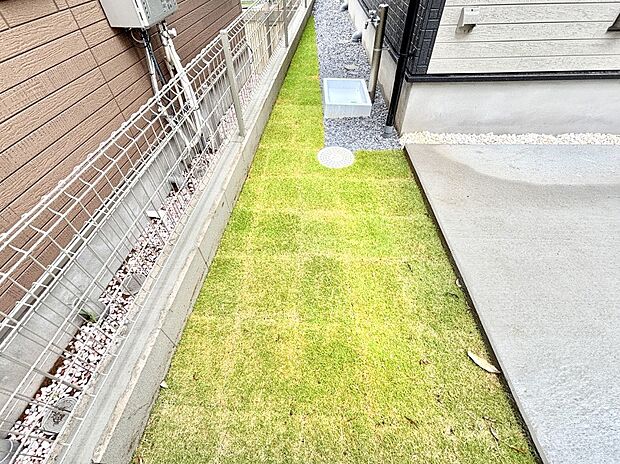 【庭】住まいに明るい光と開放感を演出してくれる庭スペース付き！