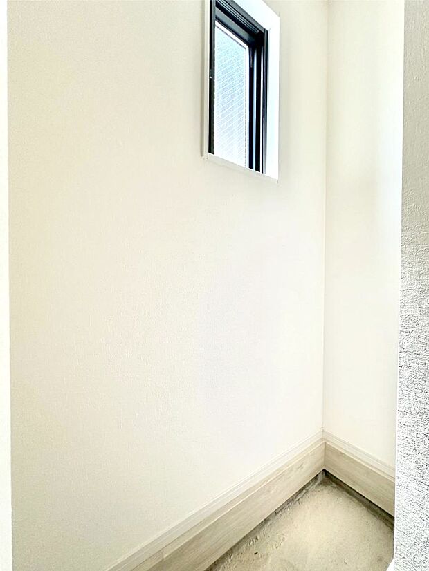 【収納】シューズインクローク付き!雨具やベビーカーも置けます。