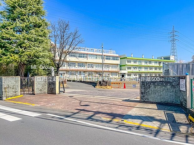 川口市立新郷小学校(約600m・徒歩8分)
