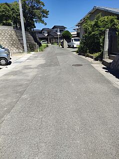 北東側前面道路です♪