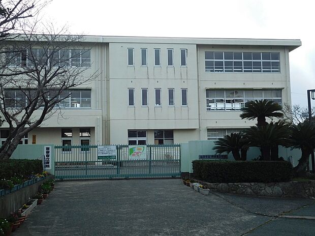 神興小学校（約1,200m）