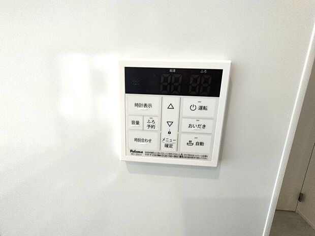 【オートバス(1号棟)】湯はり・追い焚き・保温まで自動でこなすオートバス機能を搭載。ボタンひとつで快適な入浴準備が整い、忙しい日々の中でも手間なくリラックスタイムを楽しめます♪