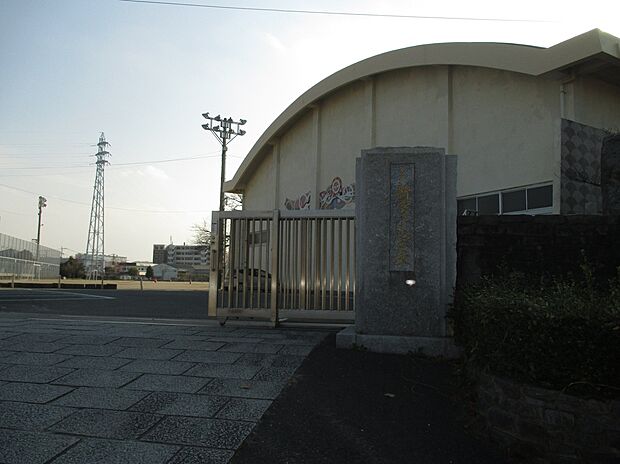 新宮小学校(約1,400m)