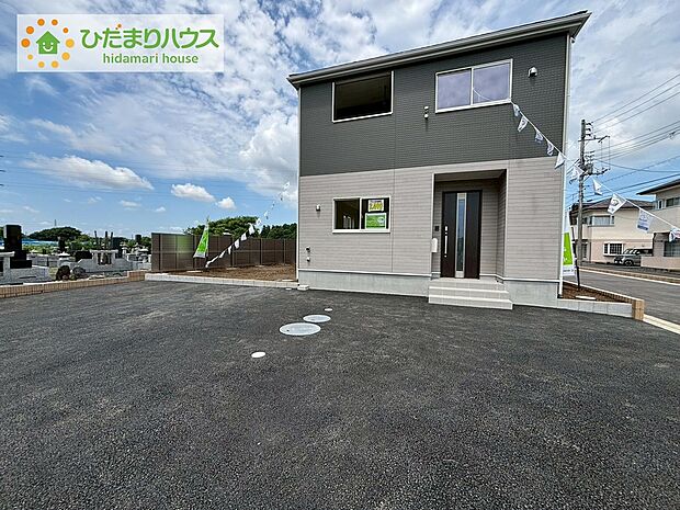 【駐車場】《3号棟》時間がない時もらくらくと車の出し入れができる並列駐車場を完備！！