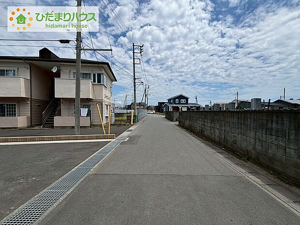 【前面道路】《3号棟》ショッピング施設が充実した利便性のよい立地です♪