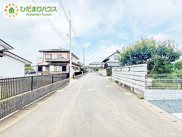【前面道路】前面道路幅6ｍ☆車の出入りもラクラクできちゃいます(^^♪