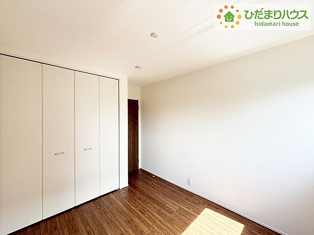 【子供部屋】《5号棟》窓が多く、明るい空間を演出してくれます(*^^*)