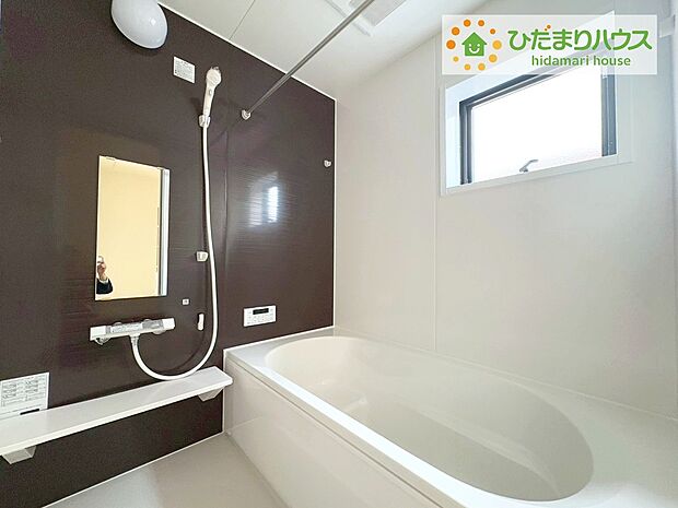 【バスルーム】大人が足を伸ばしても十分な広さ！一人でゆっくりくつろぐ時間も大切です！