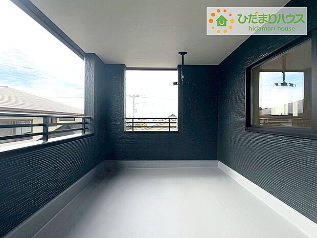 【バルコニー】雨の日でも安心なインナーバルコニーなら、外出時もお洗濯物が濡れる心配をしなくてすみますね♪