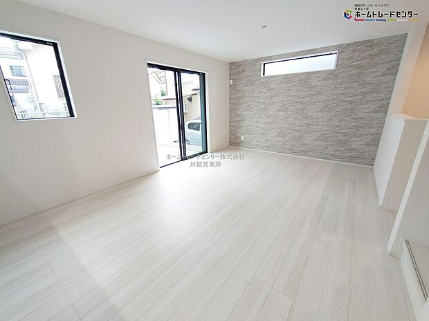 【リビング】ゆとりある空間で開放感があるリビングです♪採光にも優れていて過ごしていて気持ちのいいリビングです！ゆったりとした家族のお時間を。
