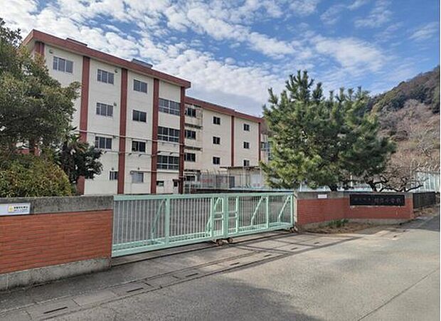 越生町立越生小学校（約1,800m）