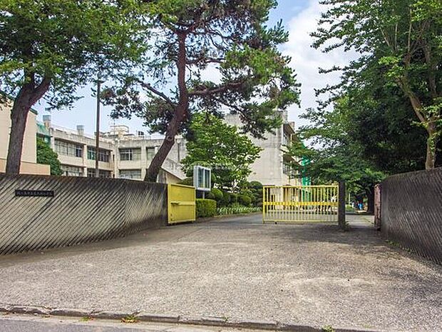 鶴ヶ島市立長久保小学校(約450m)