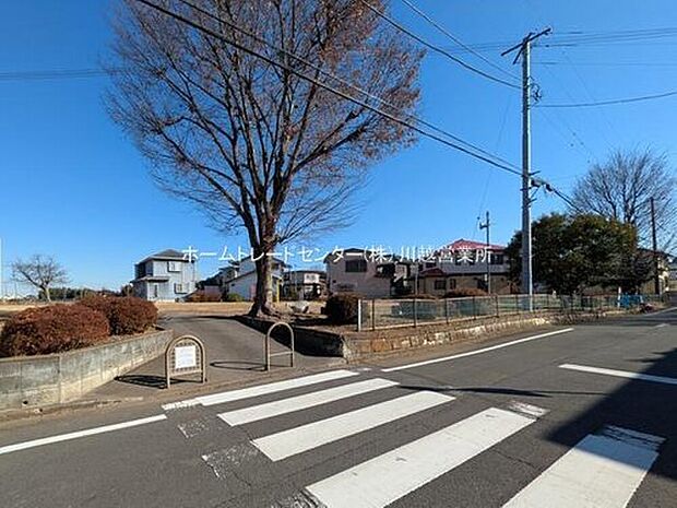 城跡公園（約704m）