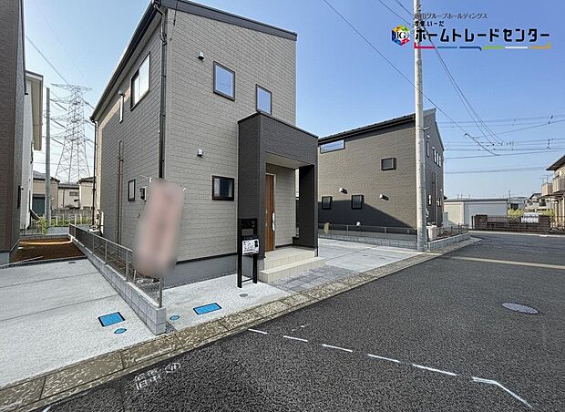 【現地外観写真】一戸建ての大きなメリットは、「自分の土地」を自由に使えること。好きなペットが飼えるほか、ガーデニングやＤＩＹ、車やバイクの手入れなど様々な趣味を楽しめます♪
