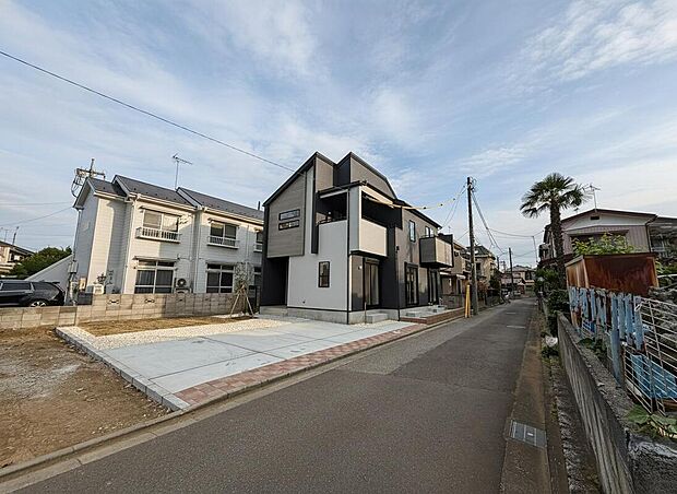 【現地外観写真】住宅性能評価で耐震等級３（最高等級）を取得！お客様を守る大切な住宅だからこそ、第三者の検査を受けて安心して住んでいただける住宅をご案内させて頂きます。その頑丈さを、ぜひ現地にてご体感くださいませ。