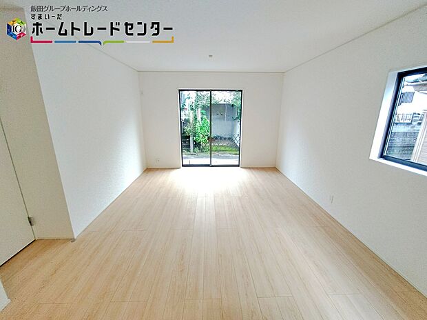 【LDK】家族の一体感を感じられる広々スペース。家族と過ごす時間を大切にする方にぴったりのゆとりの住空間。オフの時間が楽しみになりそうです。
