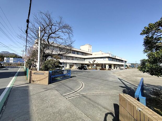 毛呂山町立川角小学校（約1,400m）