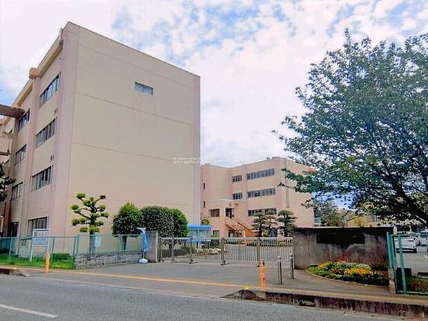 坂戸市立坂戸中学校（約1,300m）