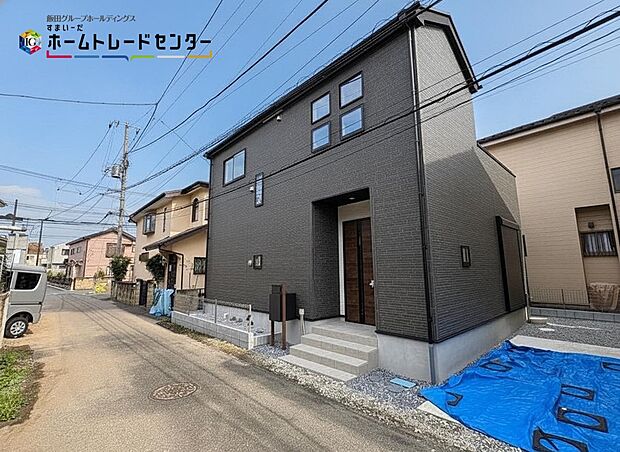 【前面道路含む現地写真】ひとたび扉を開けばそこに待っているのは上質な空間とマイホームでの新生活をイメージさせる優雅なひととき。「この家なら…」ではなく「ここに住みたい♪」と思う感動をお届けいたします。
