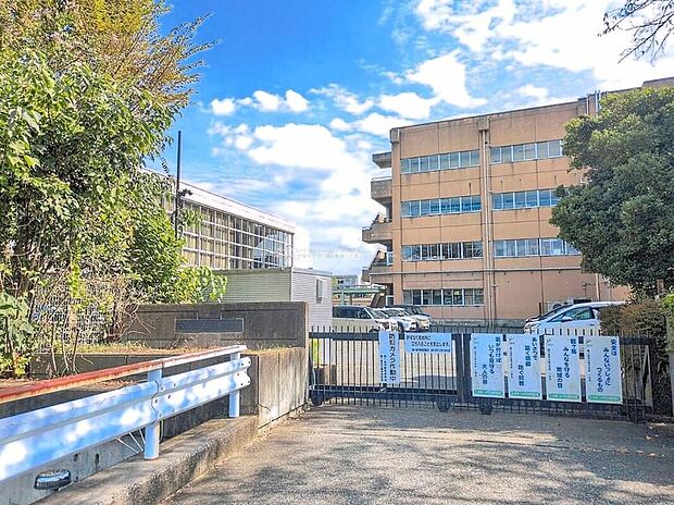 鶴ヶ島市立南中学校（約1,100m）