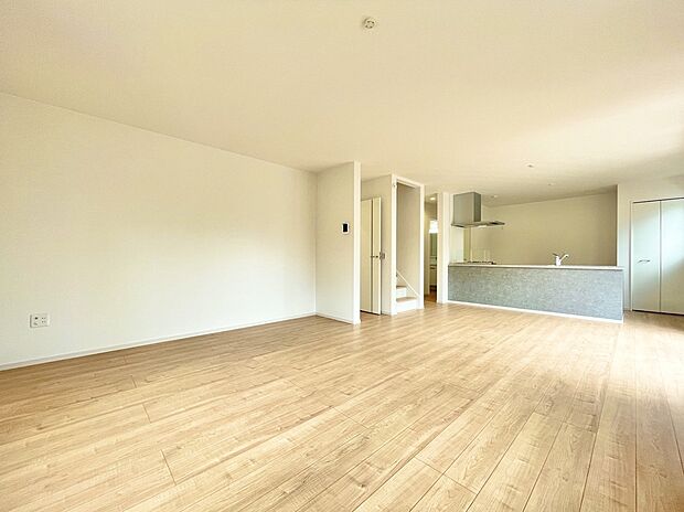 2026年2月13日時点外観
車の出し入れもスムーズにできる、ゆとりある前面道路に面した住まいです。