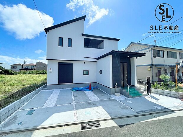 【長期優良住宅】毎日の暮らしに嬉しい並列駐車スペースをしっかり確保。自転車置き場もございます♪