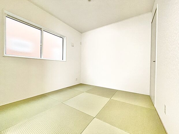 【リビング以外の居室】6号棟　1階4.5帖の和室は心安らぐ畳のお部屋◎