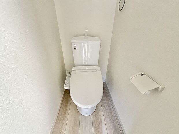 【トイレ】上下階シャワー付き