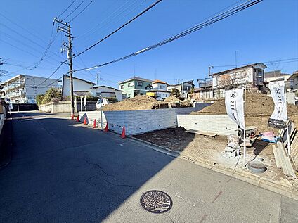 前面道路を含む外観