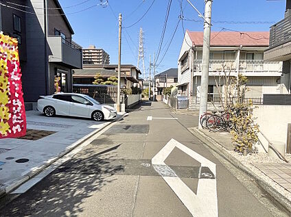 前面道路を含む外観