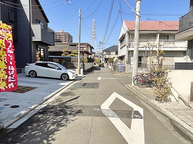 【前面道路を含む外観】2号棟 まずはお気軽にお問い合わせをお待ちしております! 2026/02/15時点