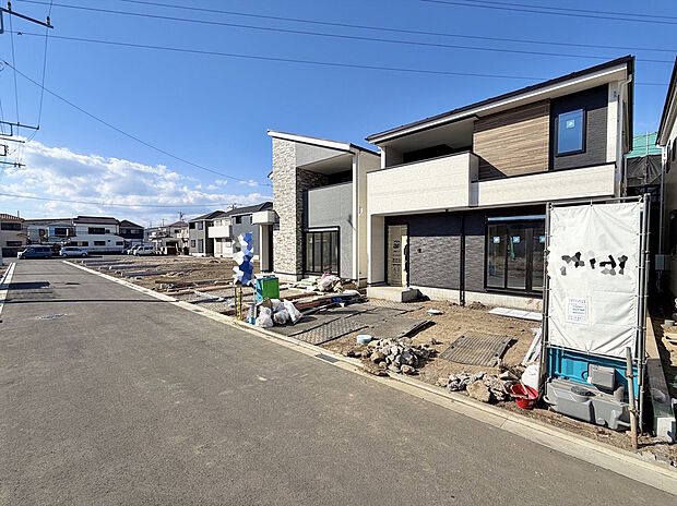 【外観】4号棟 南向きで陽当たり良好なバルコニーは、奥行きがあるため洗濯物がたくさんあっても干すことが可能です。