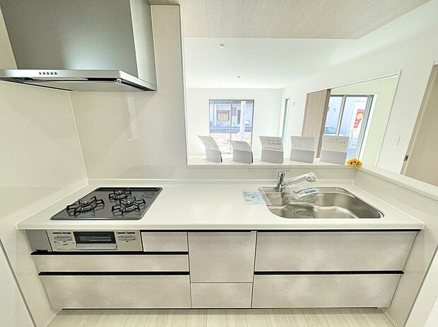 【キッチン】2号棟 毎日立つ場所だからこそ、機能性とデザイン性の両立にこだわったキッチンです。