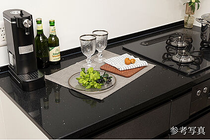 「クオーツストーン」の キッチンカウンター