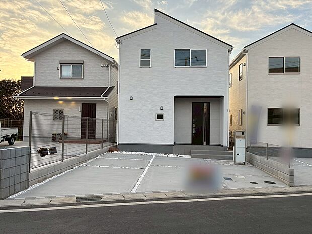 【４号棟】一戸建ての大きなメリットは、「自分の土地」を自由に使えること。好きなペットが飼えるほか、ガーデニングやＤＩＹ、車やバイクの手入れなど様々な趣味を楽しめます♪