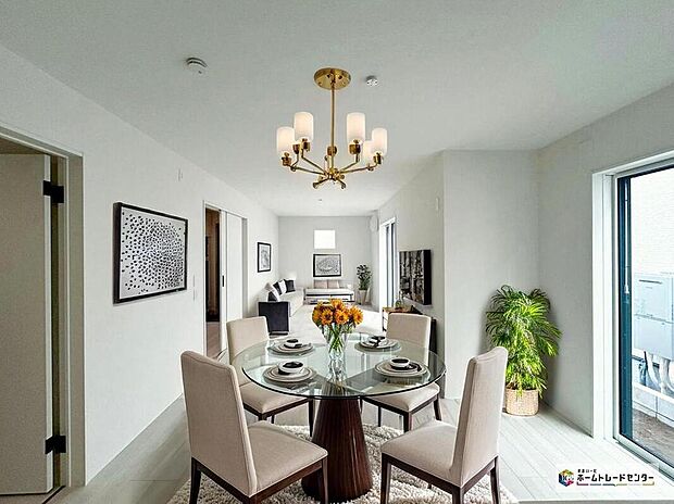 ☆2号棟リビング☆
大きな窓のあるリビングは、陽光あふれる明るい空間です。ご家族皆が寛げる憩いの空間となりそうです。
※こちらはCGで画像を生成したイメージ画像になります。家具などは付いておりません。