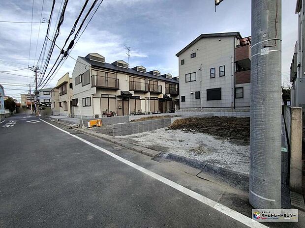 【現地外観写真】※2号棟
一戸建ての大きなメリットは、「自分の土地」を自由に使えること。好きなペットが飼えるほか、ガーデニングやＤＩＹ、車やバイクの手入れなど様々な趣味を楽しめます♪