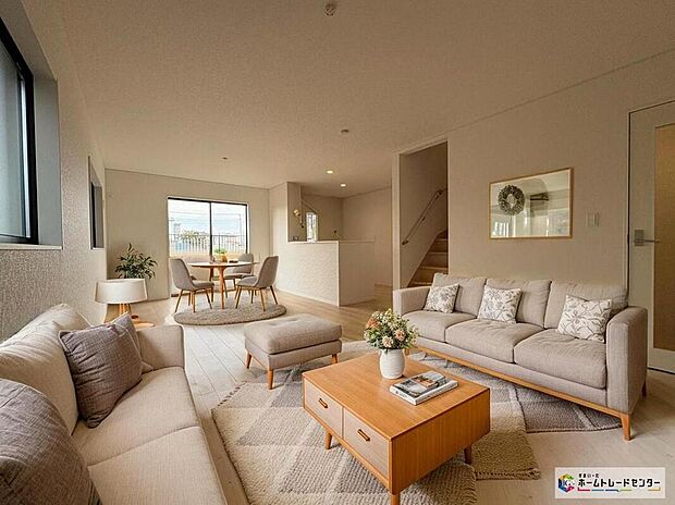 ≪Living room≫1号棟
自然光に包まれたリビング。あふれる陽光の輝き、子どもたちの笑顔も光り輝いて見えますね☆※こちらはCGで画像を生成したイメージ画像になります。家具などは付いておりません