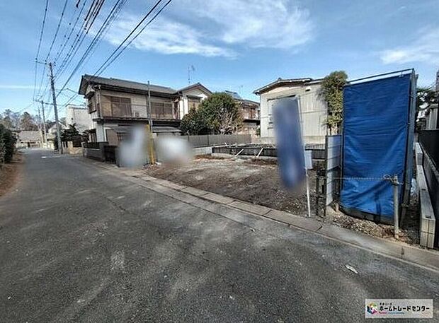 道幅が広いのでお車の出し入れも楽ちん♪
平日・お仕事帰りなど、いつでもご案内致します！お気軽にお問い合わせ下さい♪