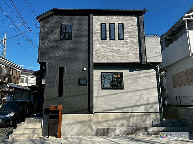 スタイリッシュな外観に広々としたLDK！扉を開ければ居心地の良い豊かな空間が広がります。暮らしを豊かにサポートする充実の設備。明るく開放的なLDK。魅力が詰まったお住まいです！