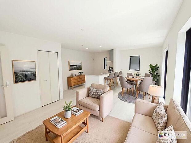 家族とのつながりを意識した見通しのいいリビングは会話が弾んでみんなを笑顔にします。
※こちらはCGで画像を生成したイメージ画像になります。家具などは付いておりません。