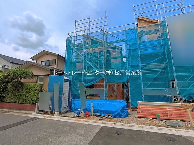 ≪区画図≫
周辺は閑静な住宅地☆カースペース付♪
小中学校まで徒歩8分以内◎スーパー、ドラッグストアなど併設のライフガーデンまで徒歩3分で日々のお買い物にも便利な住環境です♪