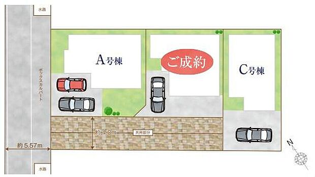 駐車スペースと共用敷地があるため南西側の建物との距離が離れているため敷地内が開放感があり、室内にはあたたかな陽光が採り込まれます♪
