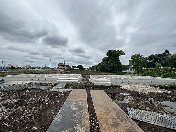 一戸建ての大きなメリットは、「自分の土地」を自由に使えること。好きなペットが飼えるほか、ガーデニングやＤＩＹ、車やバイクの手入れなど様々な趣味を楽しめます♪