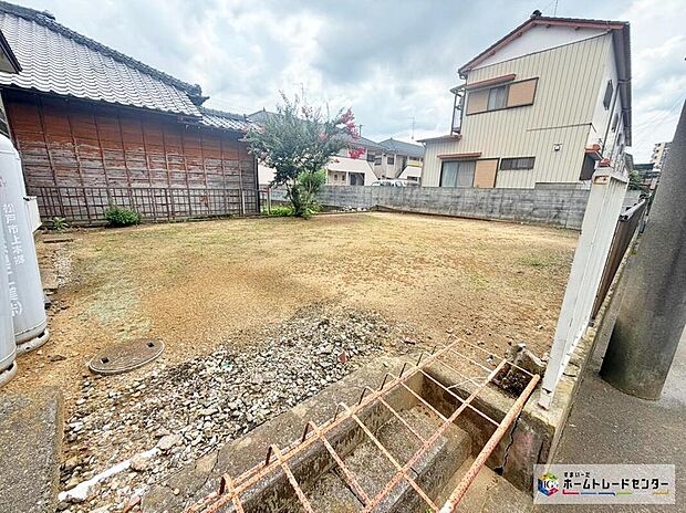 一戸建ての大きなメリットは、「自分の土地」を自由に使えること。好きなペットが飼えるほか、ガーデニングやＤＩＹ、車やバイクの手入れなど様々な趣味を楽しめます♪